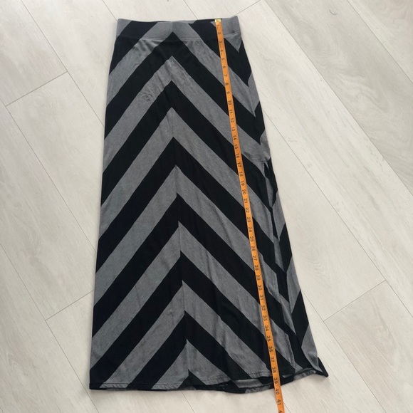 $14 or 3 for $26 Banana Republic Skirt - Picture 4 of 6